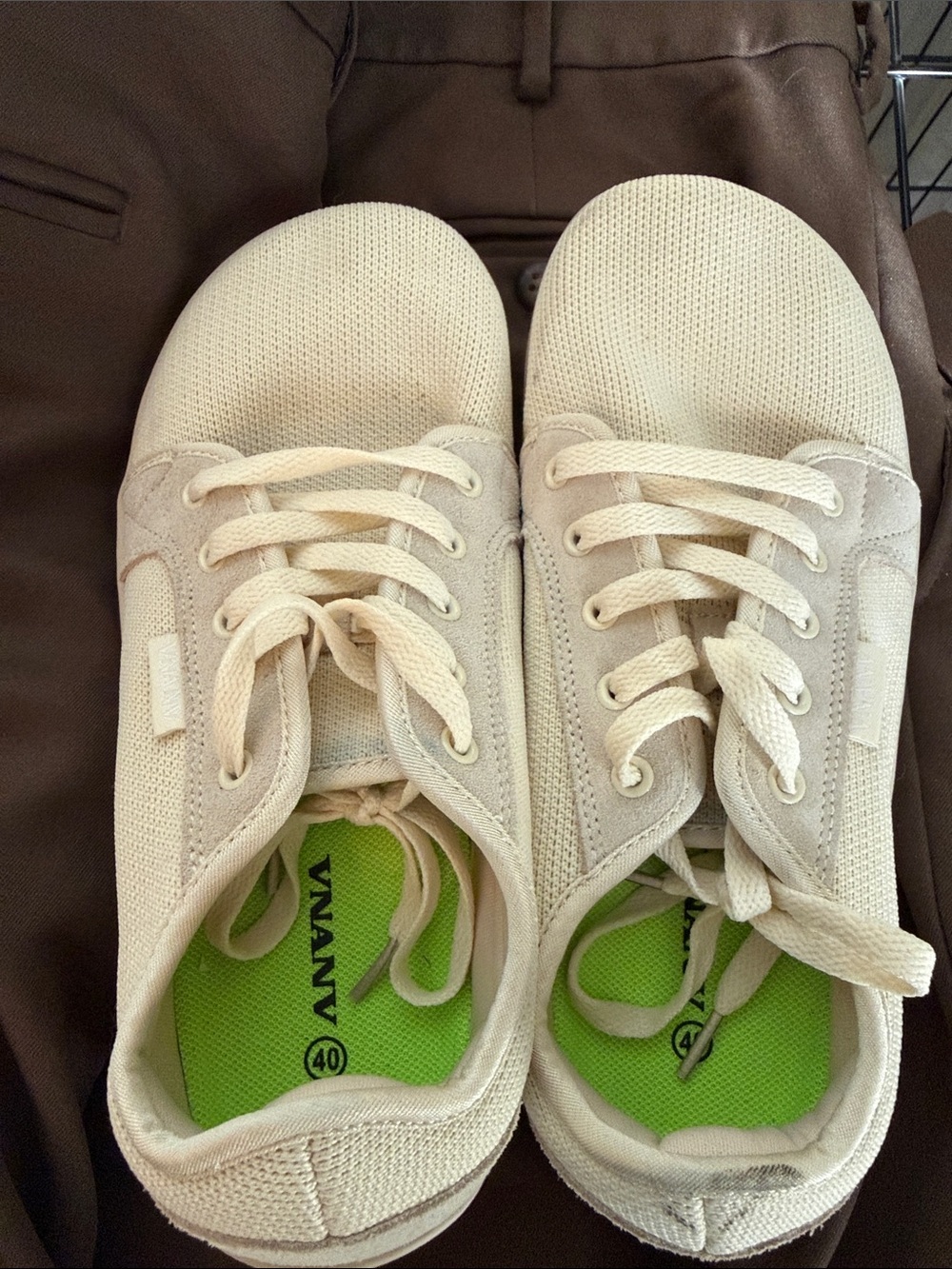 Cream Low-Top Sneakers with Lime Green Insoles